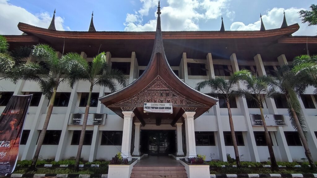 Gedung Abdullah Kamil