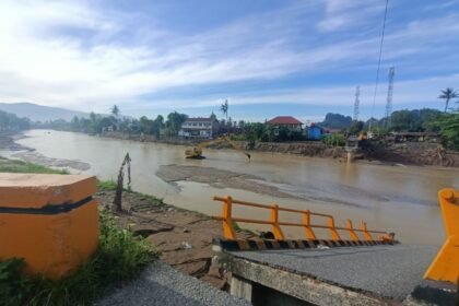 Pengerukan Sungai Surau Gadang Pasca Banjir Bandang November 2025
