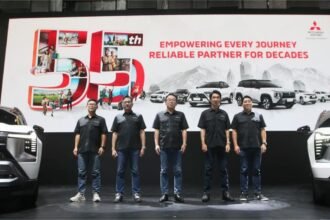 Booth Mitsubishi Motors di IIMS 2026 menampilkan Mitsubishi Destinator dan Xforce 55th Anniversary Edition di JIEXPO Kemayoran, Jakarta.