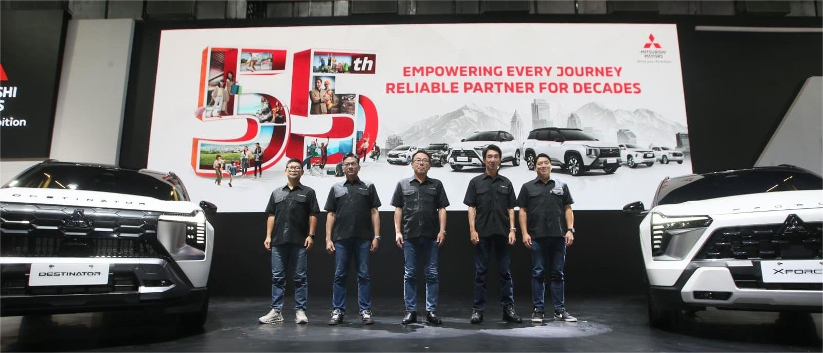 Booth Mitsubishi Motors di IIMS 2026 menampilkan Mitsubishi Destinator dan Xforce 55th Anniversary Edition di JIEXPO Kemayoran, Jakarta.