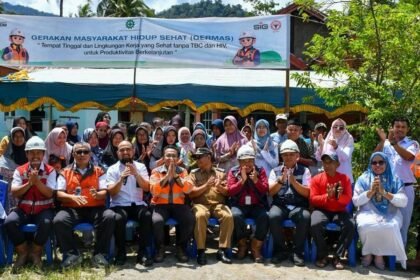 Warga Sikayan Mansek mengikuti pemeriksaan kesehatan gratis pada Aksi Germas 2026