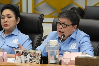 Wakil Ketua Komisi IV DPR RI Alex Indra Lukman saat rapat kerja pengamanan harga dan stok pangan menjelang Ramadhan 2026 di Kompleks Parlemen, Senayan, Jakarta.