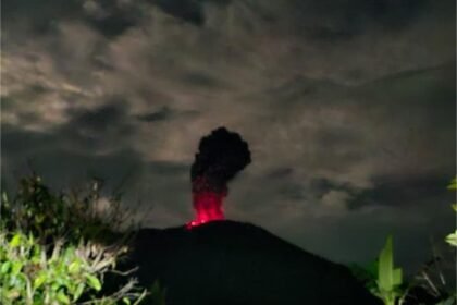 Gunung Marapi Erupsi Disertai Dentuman, Semburkan Abu Vulkanik Setinggi 3.000 Meter
