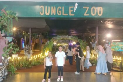 Wahana kebun binatang mini Jungle Zoo