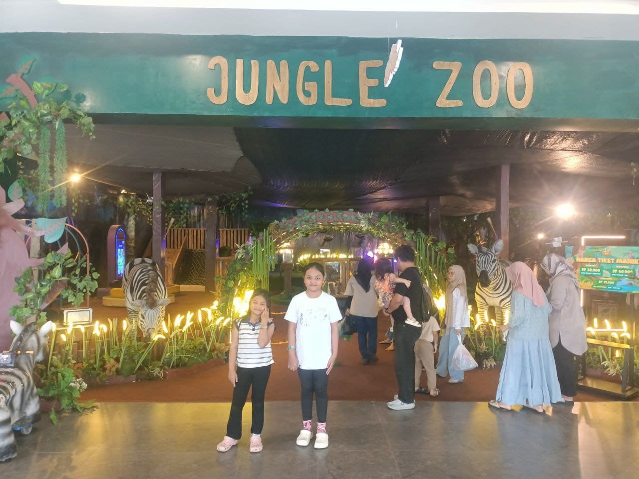 Wahana kebun binatang mini Jungle Zoo