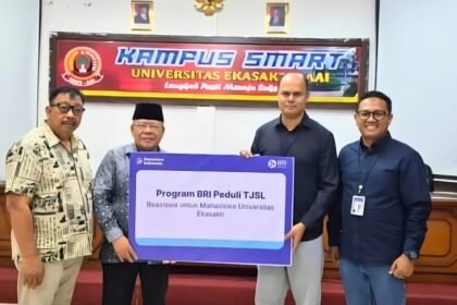 Beasiswa BRI Padang diberikan kepada 25 mahasiswa Universitas Ekasakti senilai Rp1 juta per orang sebagai dukungan pendidikan.