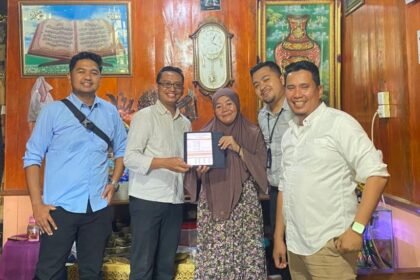 BRI Unit Tua Pejat Mentawai kunjungi nasabah untuk mempererat hubungan dan meningkatkan layanan perbankan di wilayah kepulauan.