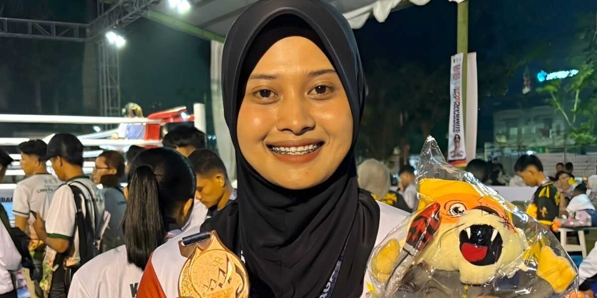 Mutiara Fatika, teller BRI Unit Talang, peraih medali perunggu kick boxing Porprov Sumbar 2026.