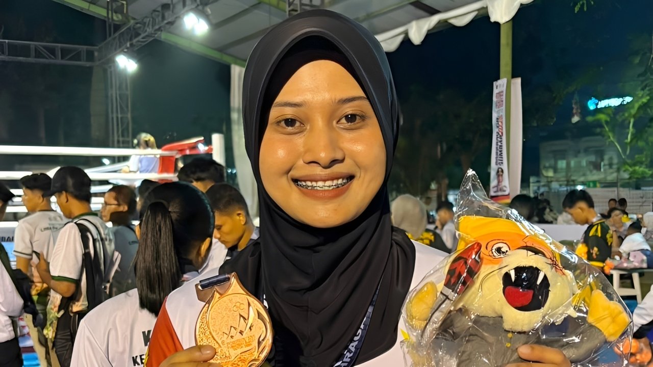 Mutiara Fatika, teller BRI Unit Talang, peraih medali perunggu kick boxing Porprov Sumbar 2026.